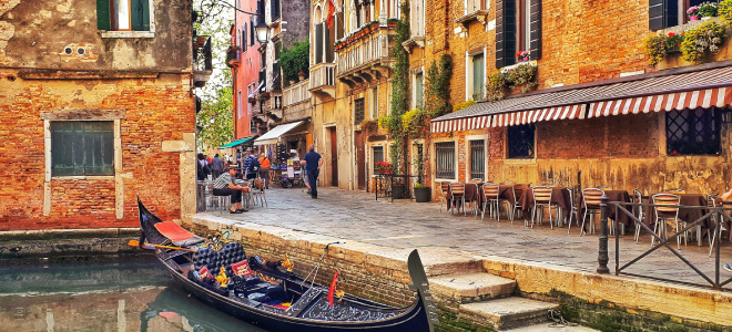 Venice walking tour gondola ride 
