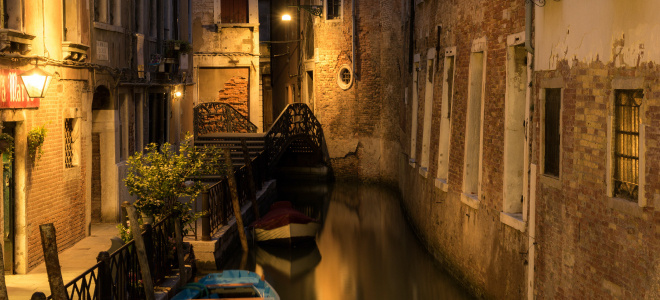 ghosts and legends of Venice evening walking guided tour